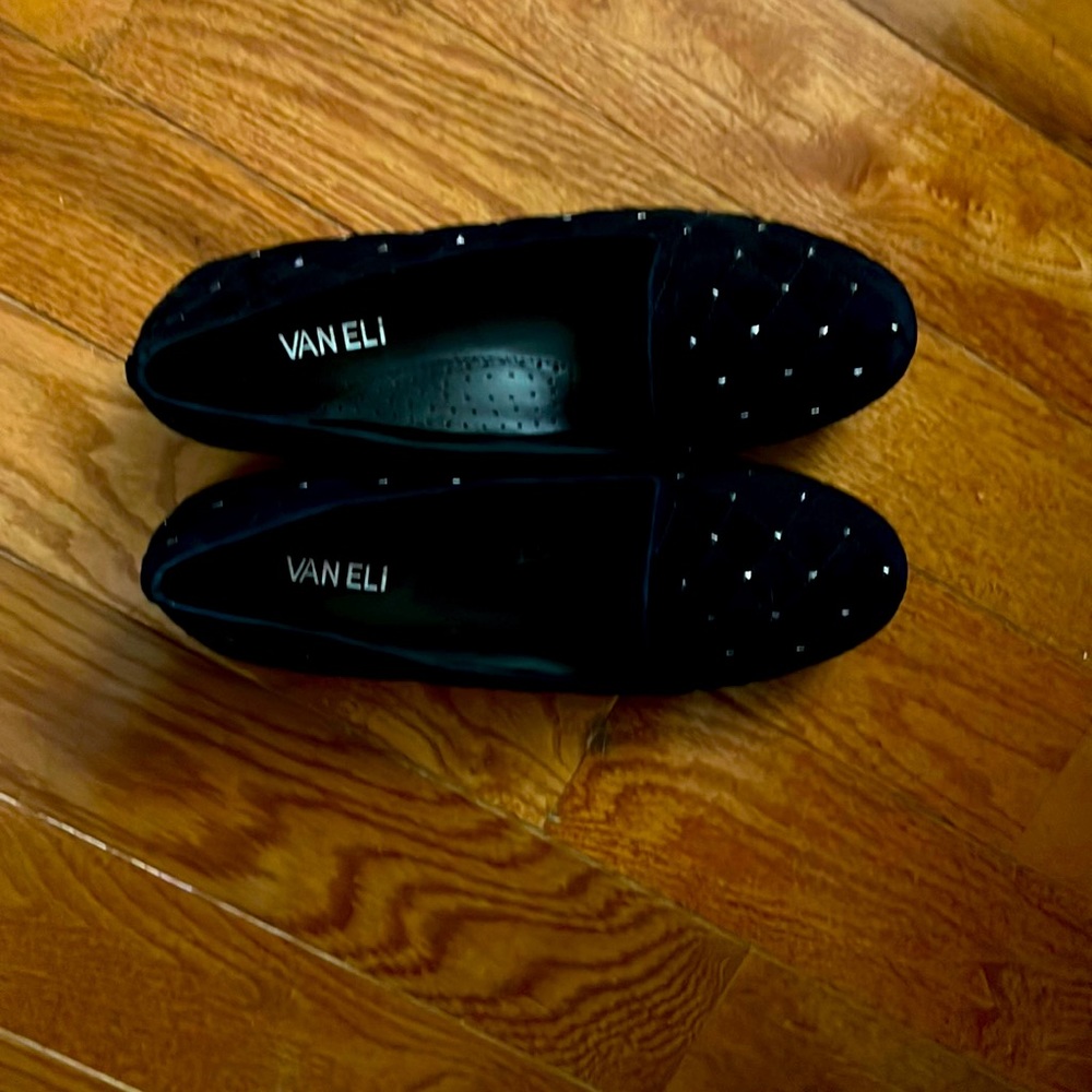 I am selling size 10 Vaneli navy blue suede flats with a quilting pattern.
